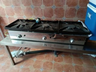 Hornilla industrial con mesa y alcachofa