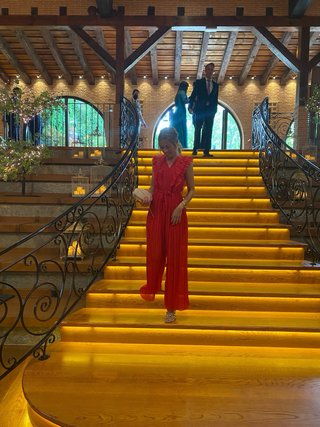 Mono largo rojo