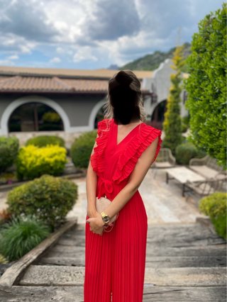 Mono largo rojo