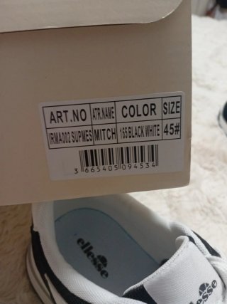 Zapatillas Ellesse Negras y Blancas