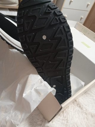 Zapatillas Ellesse Negras y Blancas