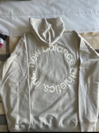 Sudadera New Balance Beige Talla M con etiqueta