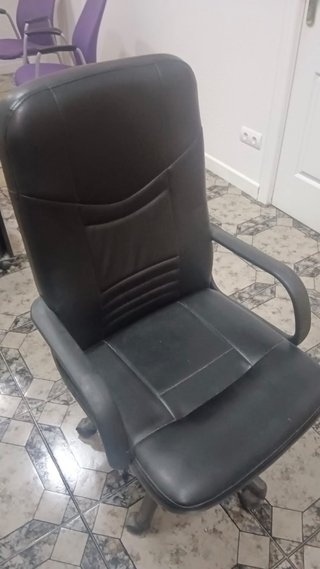 Sillón de oficina negro