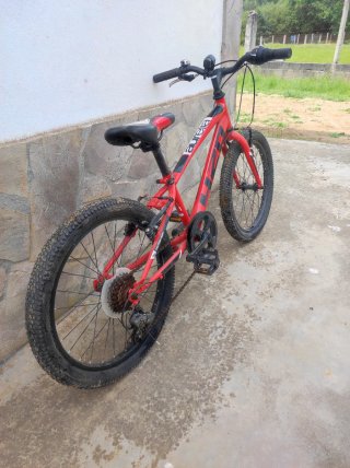 Bicicleta roja GT