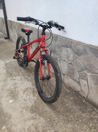 Bicicleta roja GT