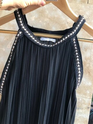 Vestido negro largo plisado