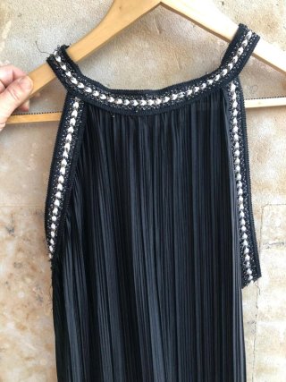 Vestido negro largo plisado