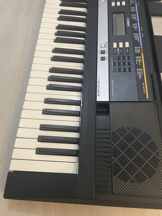 Teclado Yamaha PSR E243