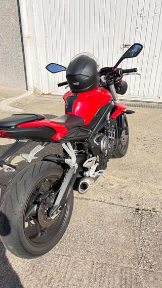 Triumph Sportbike Roja
