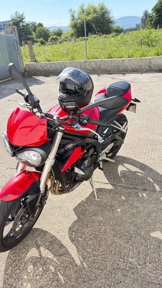Triumph Sportbike Roja