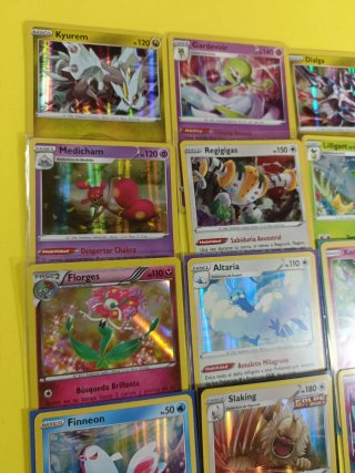 Lote de 12 Cartas Pokémon Holográficas Varias...
