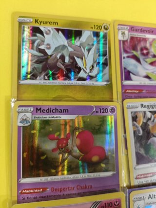 Lote de 12 Cartas Pokémon Holográficas Varias...