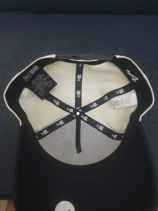 Gorra New Era x Alpine – Color Beige & Azul Marino