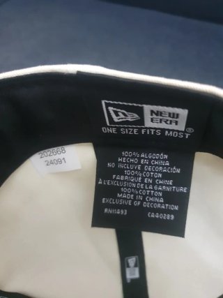Gorra New Era x Alpine – Color Beige & Azul Marino