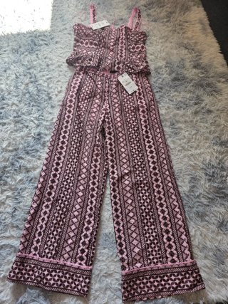 Enterizo rosa y marrón con estampado