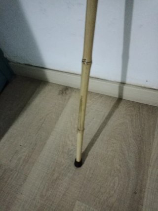 Bastón con bola  madera decorada y caña de bambú