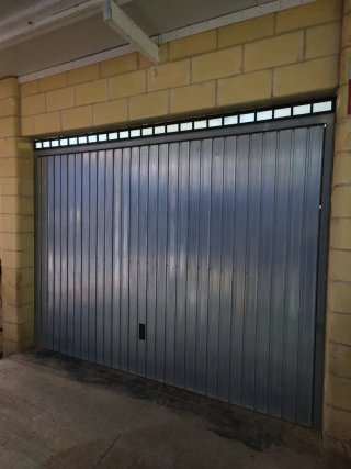 Puerta de garaje metálica abatible