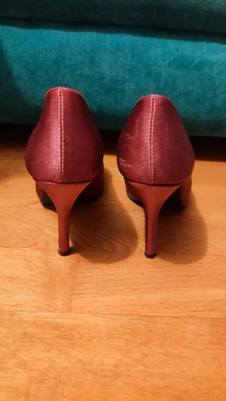 Zapatos de tacón rosa con lazo