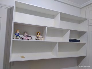 Estantería blanca de madera