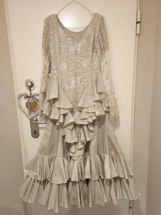 Traje Flamenca Gitana Sevillana Beige
