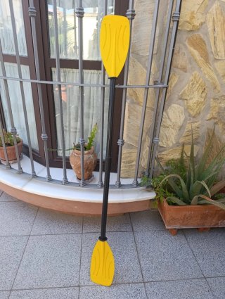 Remos amarillos para barcas o kayak