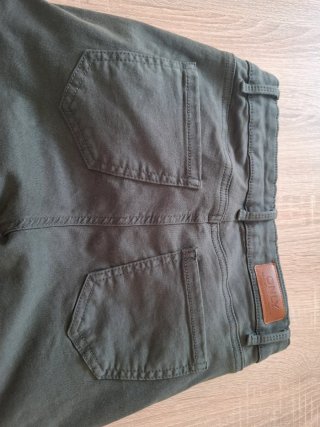 Pantalón cargo Only verde militar