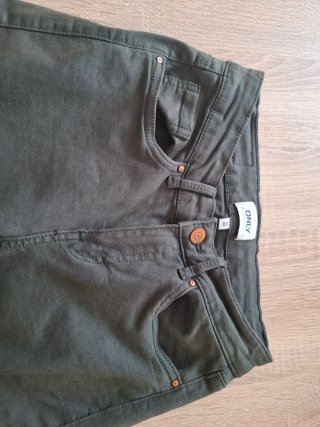 Pantalón cargo Only verde militar