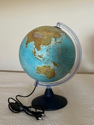 Globo terráqueo iluminado