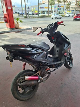 Yamaha Aerox Negra