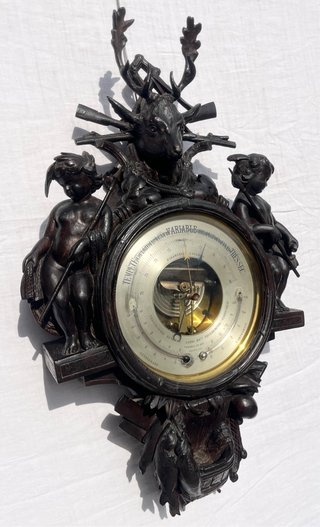 Barómetro, siglo XIX, con ornamentación esculpida