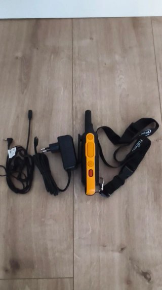 Walkie Talkie Motorola T82 Extreme + Accesorios