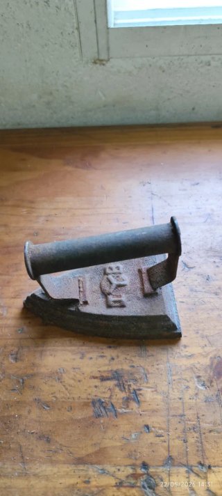 Plancha de hierro para carbón antigua