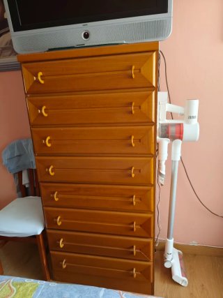 Sinfonier de madera marrón + TV Loewe