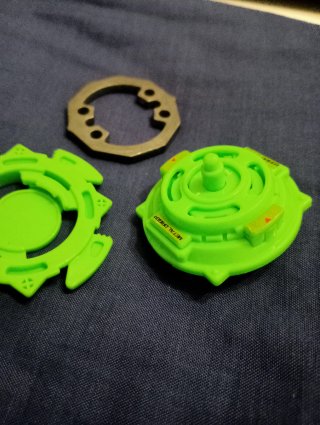 Beyblade Metal Driger più parti extra