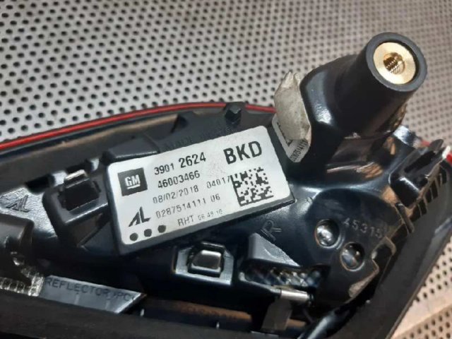 PILOTO TRASERO DERECHO OPEL CORSA E 39012624