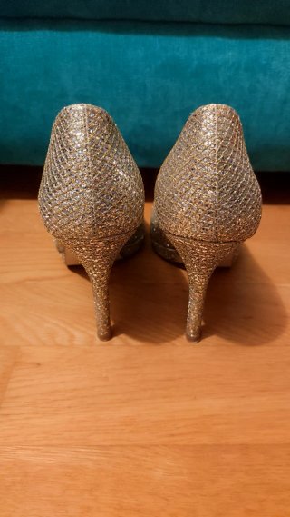 Zapatos de tacón plateados