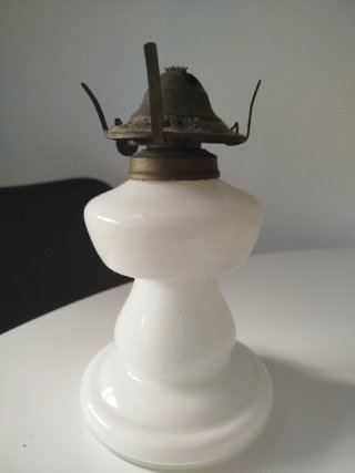 Lámpara de aceite de vidrio y metal