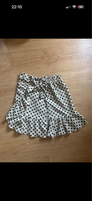 Falda corta lunares beige y negro
