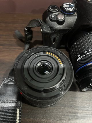 Olympus E-420 con 2 objetivos