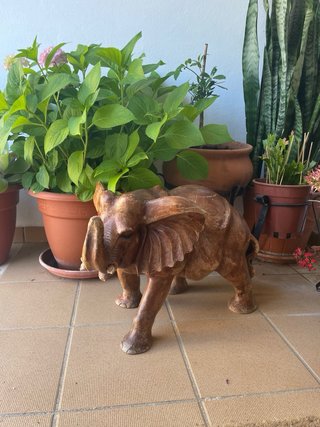 Figuras madera buda/elefantMueble cajonero jirafa