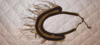 Collar corto trenzado con flecos