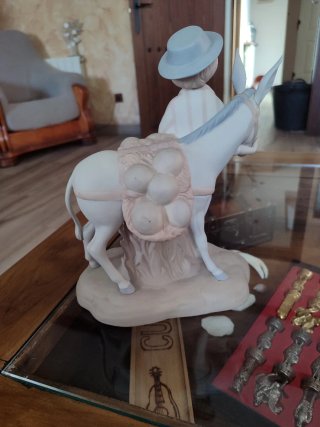 Figura Porceval niño y burro porcelana antiguo