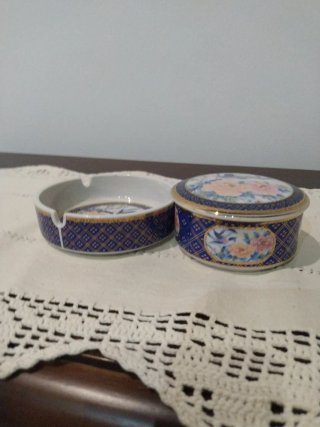 Cenicero y cajita de cerámica decorada