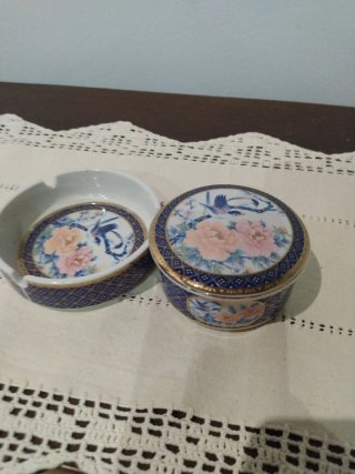 Cenicero y cajita de cerámica decorada