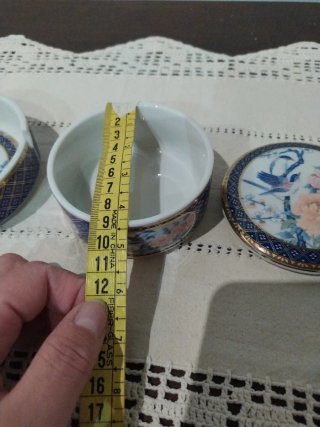 Cenicero y cajita de cerámica decorada