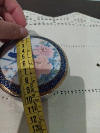 Cenicero y cajita de cerámica decorada