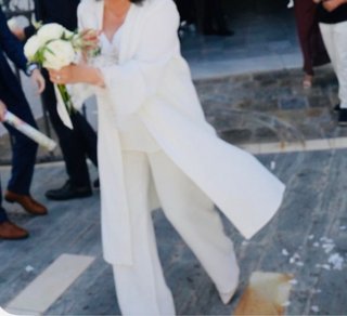 Kimono blanco mangas con plumas