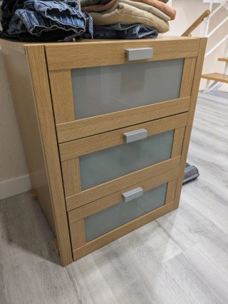 Cajonera de madera 3 cajones con puertas de crista