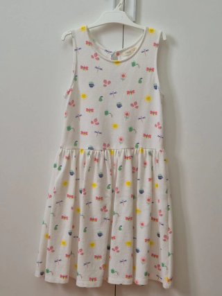 Vestido blanco con estampado infantil