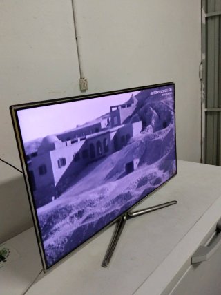 Smart TV Negro y Plateado 42pulgada
